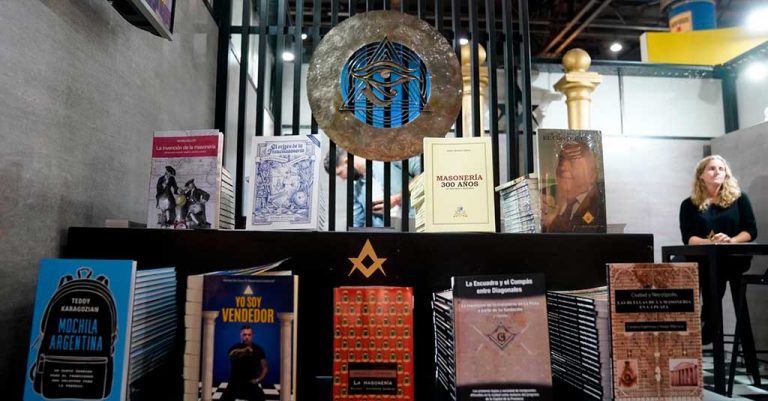 Nota diario Clarín ¿Qué hacen los masones en la Feria del Libro?